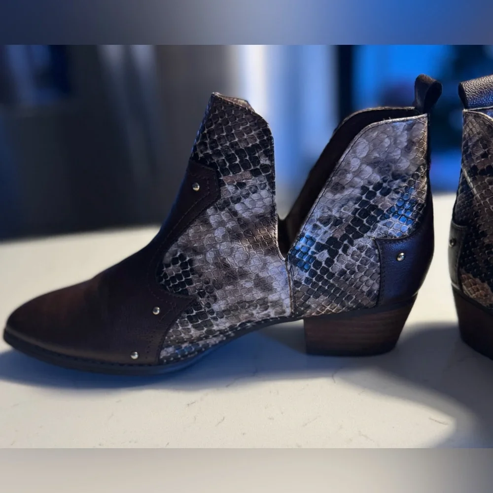 Snakeskin Patterned Brown Ankle Boots Western Boho Chic Size 10M